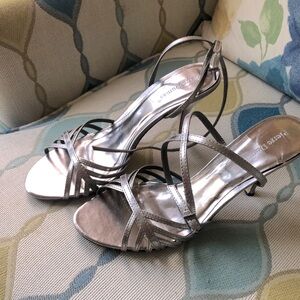 Sexy Strappy Metallic Look women’s Shoes. Sandals, silver w/ ankle strap buckle